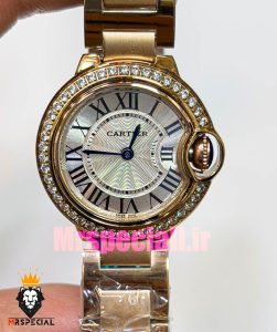 ساعت زنانه کارتیه مدل بالن بلو بند استیل رزگلد صفحه سفید قاب نگین cartier ballon bleu 020909 