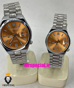 ساعت سیتیزن ست مردانه و زنانه مدل سویوسا کوارتز استیل صفحه نارنجی 021321 CITIZEN TSUYOSA 