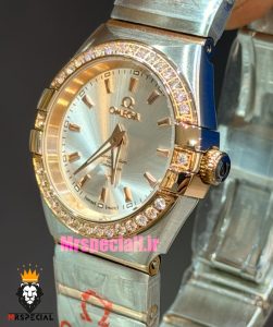 ساعت امگا زنانه مدل کانسلیشن دورنگ رزگلد قاب نگین صفحه نقره ای OMEGA CONSTELLATION 021596
