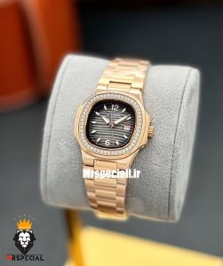 ساعت پتک فیلیپ زنانه مدل ناتیلوس کوارتز رزگلد قاب نگین صفحه طوسی Patek Philippe NUATILOS 021269